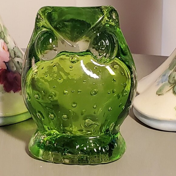 Vintage Norcrest Glass Owl Paperweight Green w/Controlled Bubbles 3.2 inches EUC - Picture 2 of 6